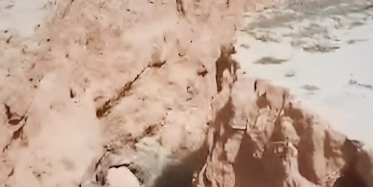 Large earth cracks appear in Libya, prompting government investigation
