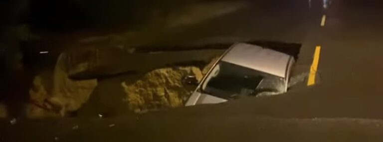 Sinkhole swallows 2 cars in Los Angeles, passengers rescued