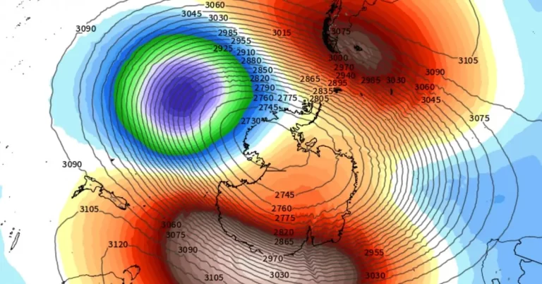 10 hpa geopotential height and anomaly init july 14 2024