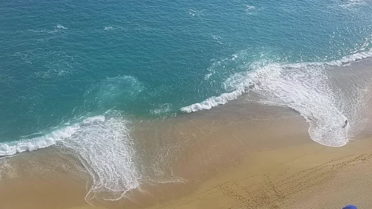Image of rip currents from 20th floor balcony Acapulco, Mexico