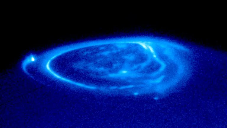 Auroras on Jupiter flash in seconds, defying old models
