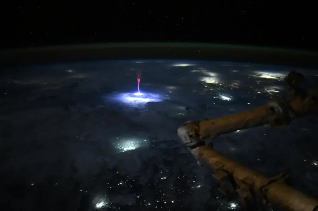 gigantic jet from iss on july 3 2025 vapor ayers