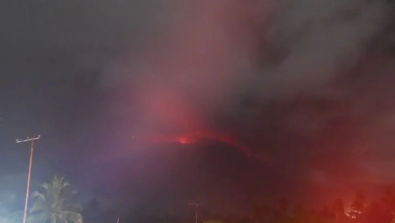 lewotobi laki-laki volcano 1810 utc march 20 2025 f