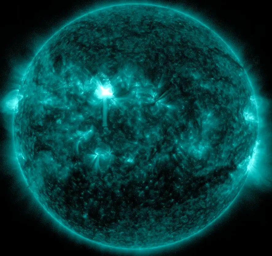 m8.4 solar flare june 15 2025 1800 utc sdo aia 131