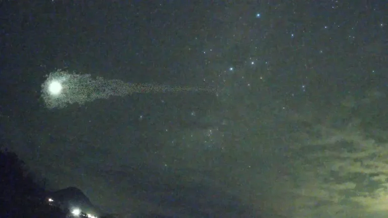 north island new zealand fireball april 10 2025 f