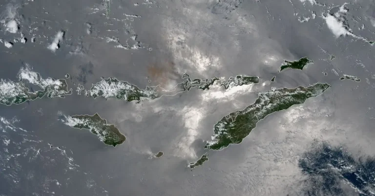 satellite image of ash produced by lewotobi volcano indonesia at 0440 utc on november 9 2024 f