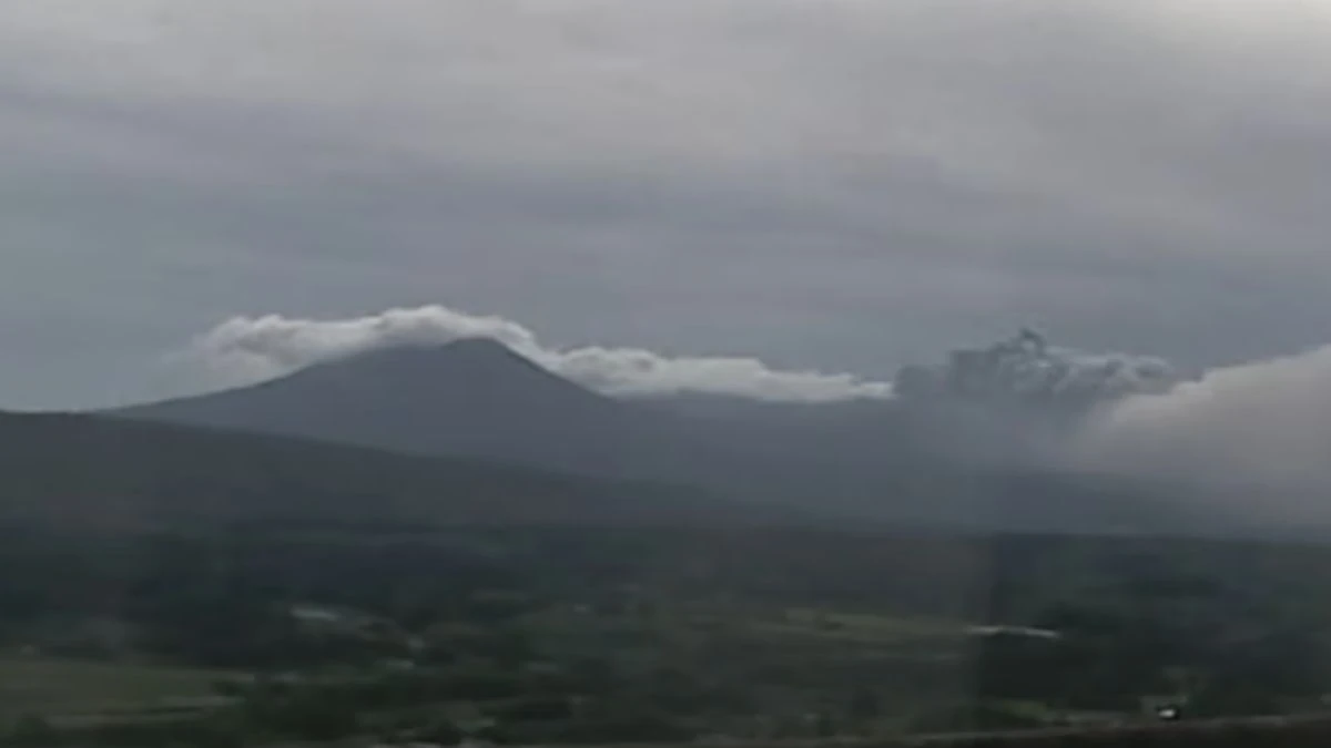 shinmoedake kirishimayama japan eruption june 22 2025