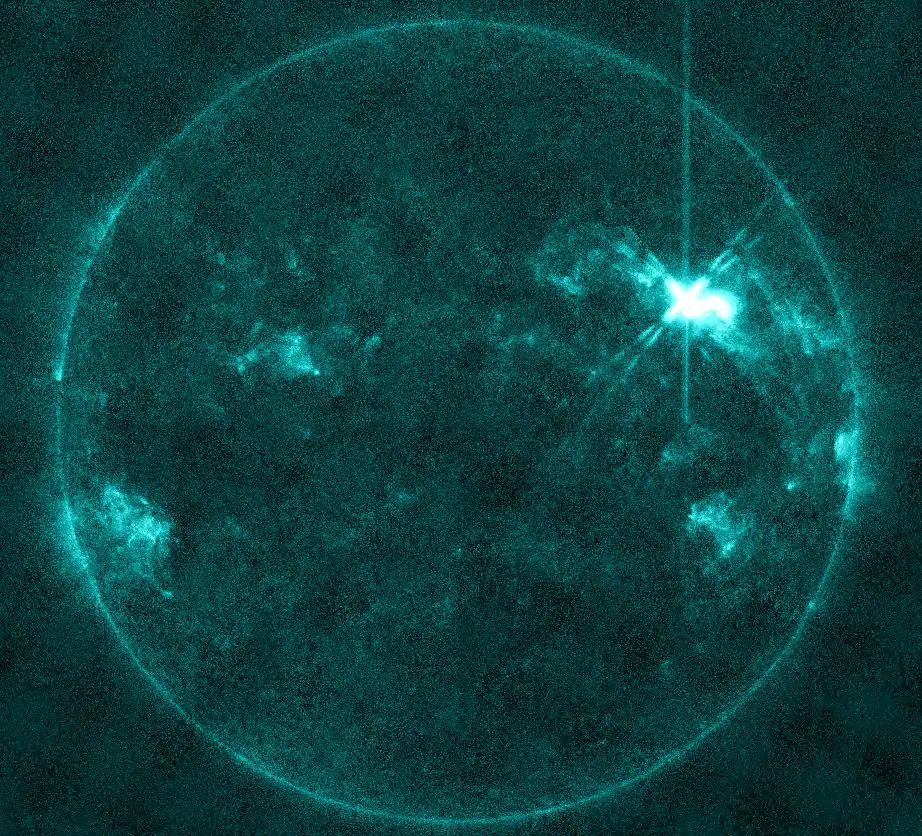 x1.9 solar flare june 19 2025 sdo aia 131